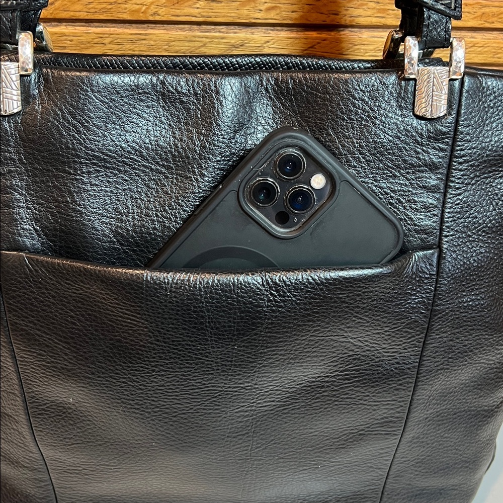 Brighton black pebble leather with cross grain front panel shoulder bag - Picture 6 of 17